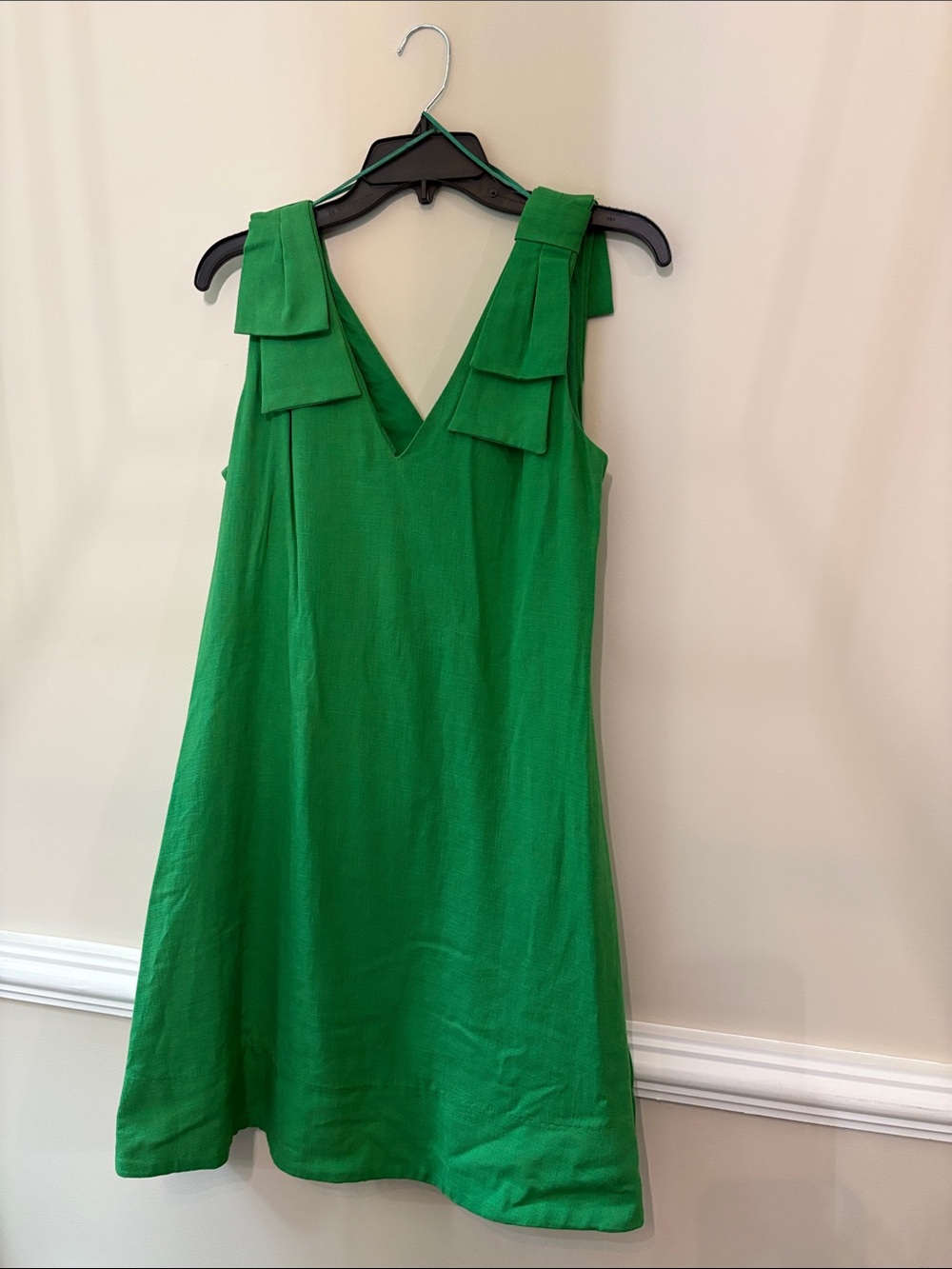 CeCe Green Midi Dress with V-Neck and Bow-Tie Shoulder Details